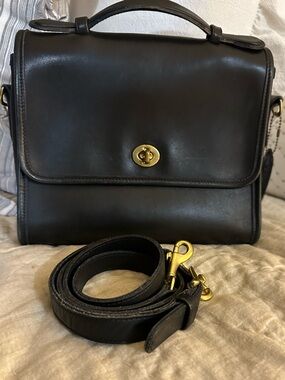 Coach Black Court made in Costa Rica
